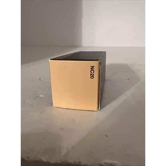 MAC Studio Fix Fluid SPF 15 NC20 1 Oz Clear (M6JC17) New With Box Foundation - Picture 4 of 5